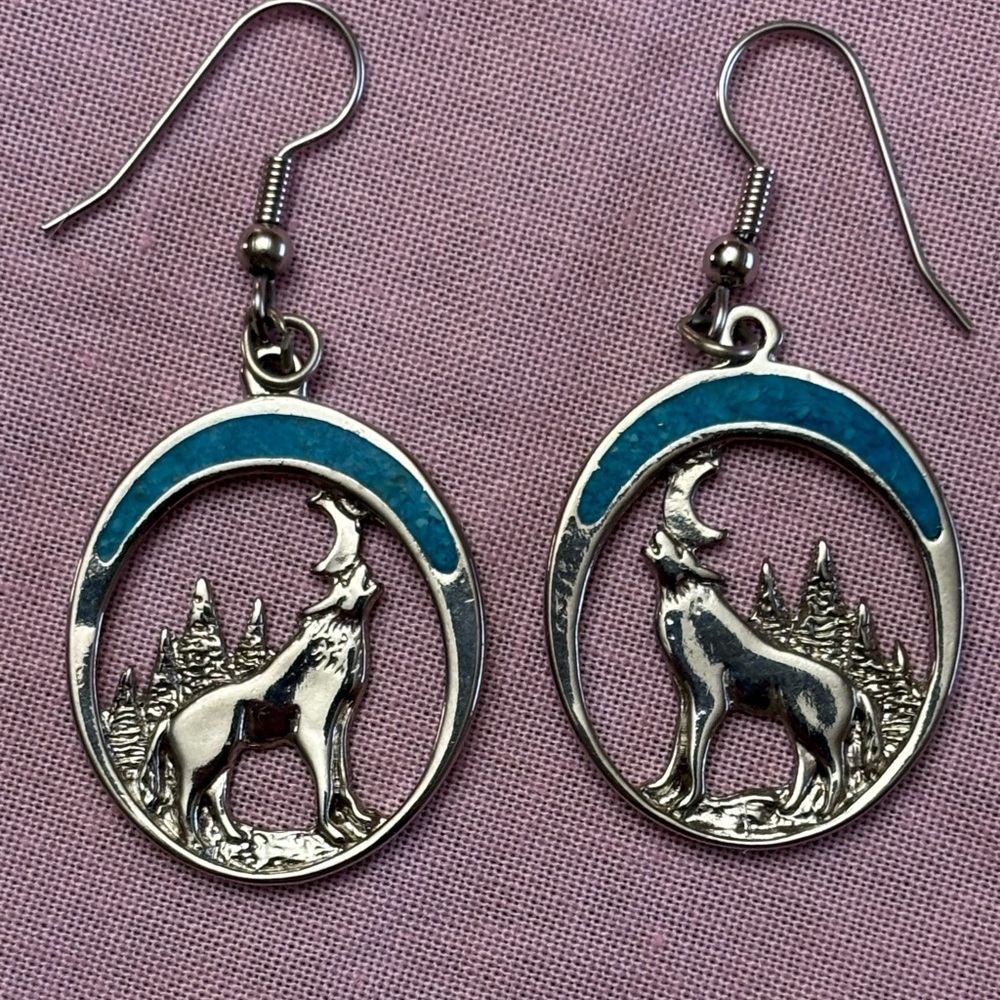 Turquoise howling wolf earrings with silver tones